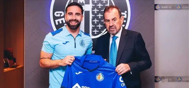 موجز المساء: مواجهة محفوفة بالمخاطر بين غلطة سراي وبرشلونة ونارية بين اتلتيكو مدريد واليونايتد، ميسي قد يقدم حفل الكرة الذهبية، مايكل جوردان يواصل تحطيم الارقام القياسية حتى بعد اعتزاله، تأهل زفيريف الى ربع نهائي دورة شنغهاي، فوز طرابلس على الاخاء اهلي عاليه
