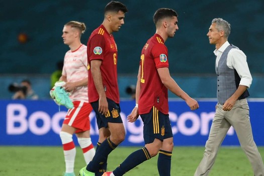 موجز الصباح: بولندا تعرقل اسبانيا، الاهلي يهزم الترجي، بيروت يفوز على هومنتمن في سلة لبنان والباكس إلى نهائي المنطقة الشرقية