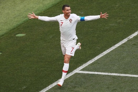 رأسية رونالدو تمنح الفوز الاول للبرتغال و المغرب خارج البطولة