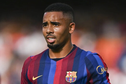 غابرييل جيسوس يحتفل ببدايته مع برشلونة ويبدي سعادته بالأداء