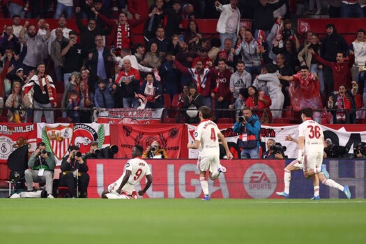 الدوري الاسباني: اشبيلية يفاجئ اتلتيكو مدريد ويغادر منطقة الهبوط