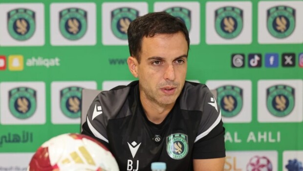 عرض إسباني يهدد استمرار خيمينيز مع الاهلي القطري