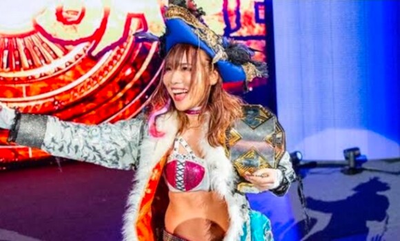 جماهير WWE تضغط على تريبل اتش لإعادة كايري سين
