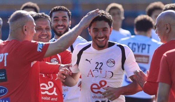 استقبال حافل لعمر مرموش في معسكر منتخب مصر قبل ودية البرازيل