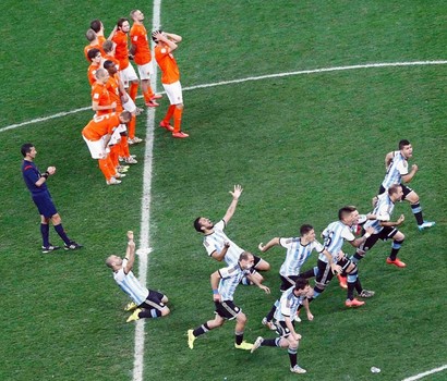 أحداث مباراة هولندا والأرجنتين في نصف نهائي كأس العالم 2014