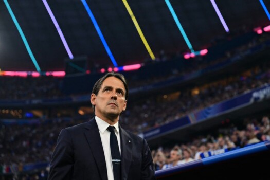 الهلال يدرس تغيير مدربه ويضع فيتور بيريرا بديلاً لإنزاغي