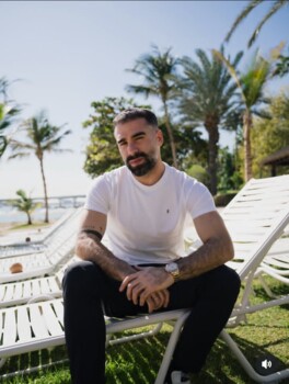كارفخال يناشد