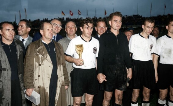 المجر وألمانيا الغربية في الصدارة كأكثر المنتخبات تهديفًا في نسخة واحدة من المونديال