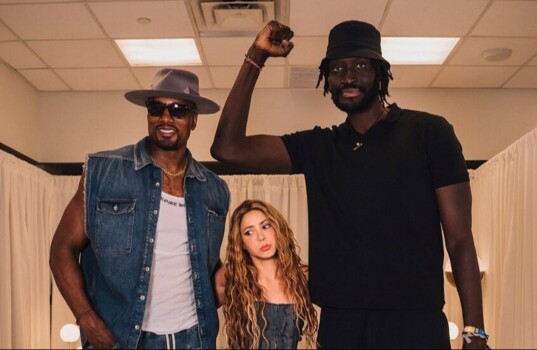 شائعات تربط شاكيرا بلاعب NBA
