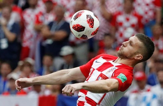 لفتة انسانية من نجم منتخب كرواتيا لسكان قريته