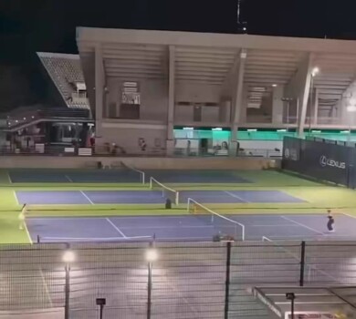 جماهير فيدزيف وودز تشعل مباراة للهواة بأجواء الملاعب الكبرى