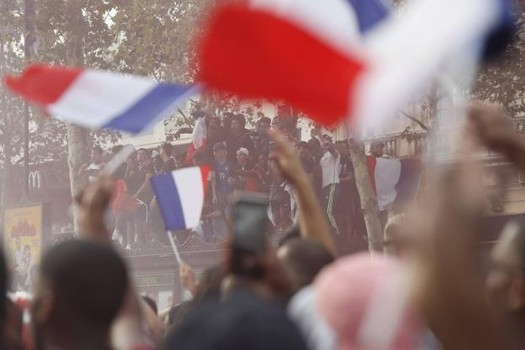 فرنسا: محاكمة 3 قاصرين لاعتدائهم على صحافيين أثناء احتفالية الفوز بكأس العالم