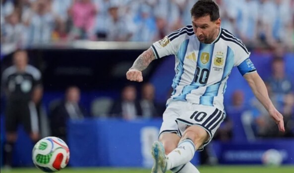 شاشة ملعب دالاس ترصد وصول ليونيل ميسي لمواجهة النمسا