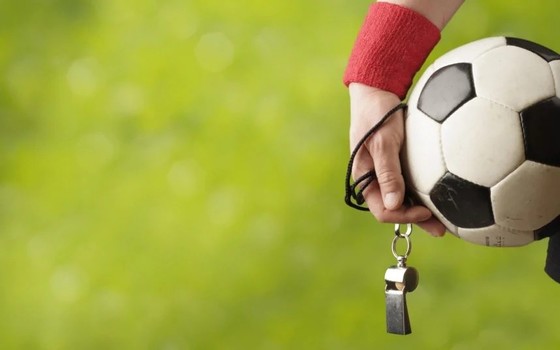 طاقم تحكيم مصري لإدارة مواجهة الاهلي واوكلاند سيتي