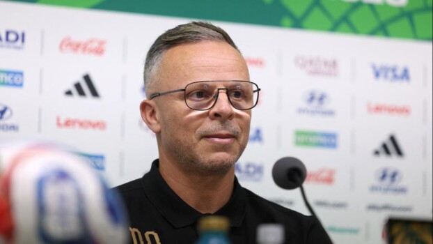 مدرب المغرب يتحدى هولندا قبل صدام دور الـ32 المونديالي
