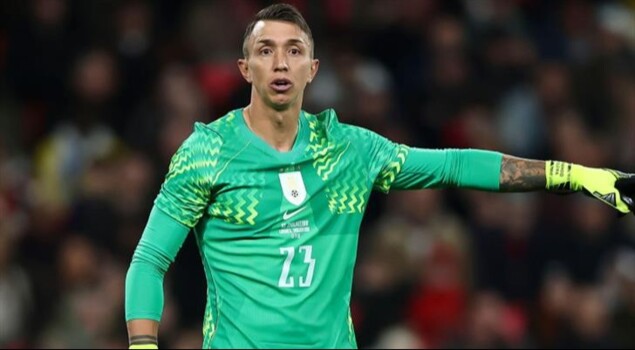 موسليرا يصبح اكبر لاعب يمثل الاوروغواي