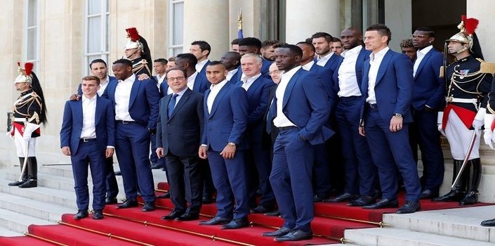 الرئيس الفرنسي يستقبل منتخب بلاده في الاليزيه