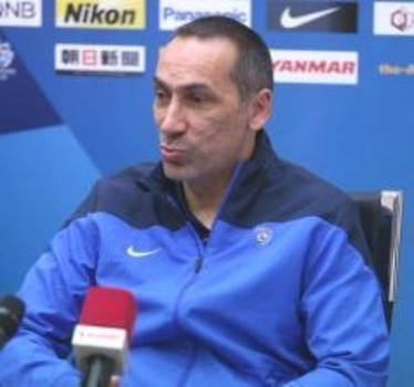 مدرب الهلال دونيس الى لاعبيه : كأس الملك هدفنا و لا مجال للأخطاء