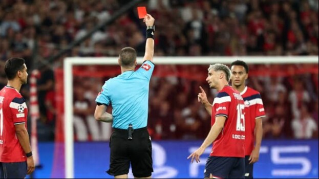 مبابي يتلقى اول بطاقة حمراء في دوري ابطال اوروبا