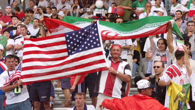 سجادة من مدير منتخب ايران الى المنتخب الاميركي