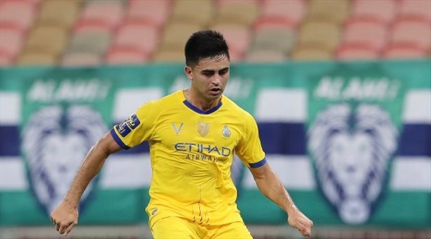 "بيتي" يرد على انباء رحيله عن النصر