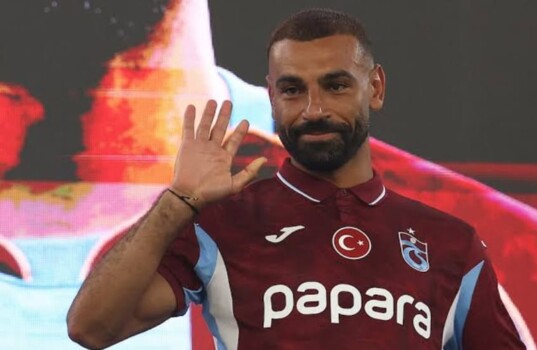 وزير الخارجية التركي يرحب بمحمد صلاح