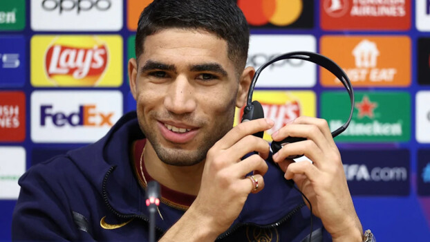 حكيمي يشيد ببرشلونة قبل القمة المرتقبة