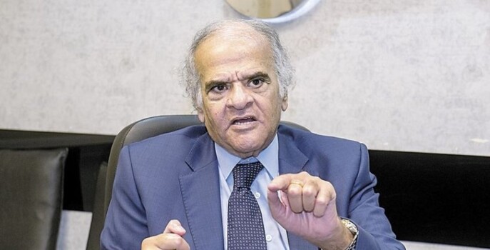 رئيس الزمالك السابق ينفي دعمه المالي للنادي وسط أزماته الحالية