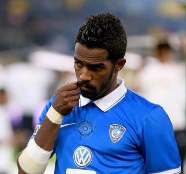 لاعب الهلال نواف العابد يستفز جماهير الإتحاد