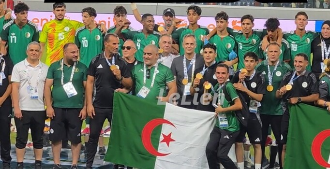 الجزائر تتوج بذهبية كرة القدم في ألعاب المتوسط