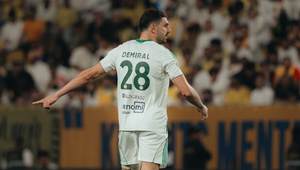 ديميرال ينتقد التحكيم بعد خسارة الأهلي أمام النصر