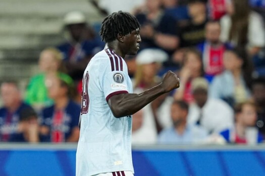 لاعب استون فيلا يصبح أصغر هداف في السوبر الأوروبي