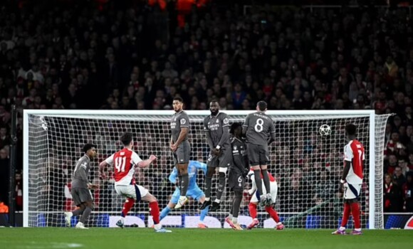 الجماهير تُشيد بتواضع ديكلان رايس بعد ليلة تاريخية ضد ريال مدريد