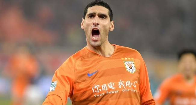 البلجيكي فيلايني يودع الملاعب الصينية