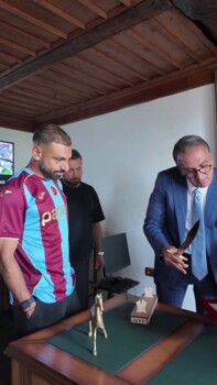هدية تركية حادة لمحمد صلاح في سورميني
