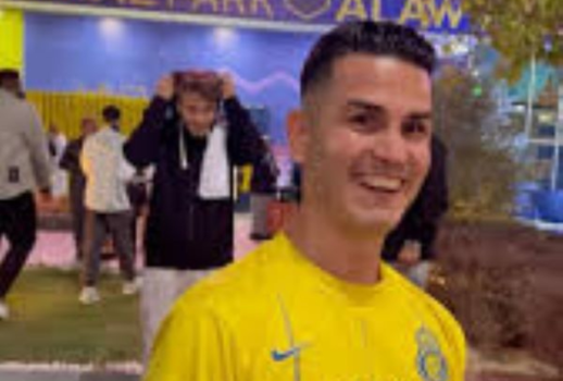 شبيه كريستيانو رونالدو يثير الدهشة في شوارع السعودية