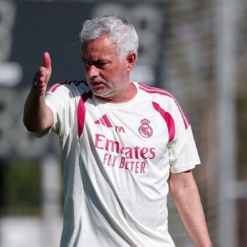 مورينيو يطلب من ريال مدريد التعاقد مع مدافع جديد