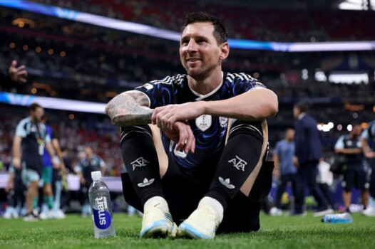 جون تيري يصف ميسي باللاعب الأعظم في التاريخ