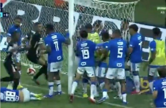 نهائي برازيلي يشهد طرد 23 لاعبًا وتدخل الشرطة!