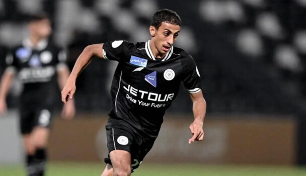 الهمامي بين تجديد عقده مع الشباب وعروض الرحيل بعد تألقه الخليجي