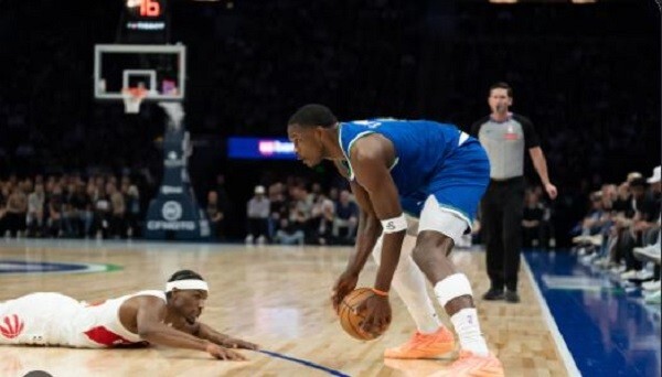 ثلاثة ارقام مزدوجة لانتيتوكمبو وادواردز افضل مسجلي مباريات NBA اليوم