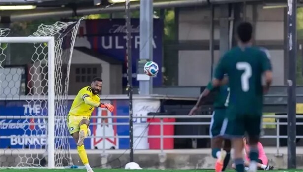 شاهد ..تصديات العويس تنقذ المنتخب السعودي من اهداف سنغالية