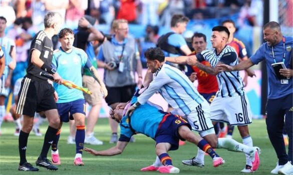 فيفا يدرس معاقبة ثنائي الأرجنتين بعد أحداث نهائي كأس العالم