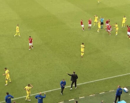 ايقاف مباراة الدنمارك واوكرانيا الودية بسبب اصابة لاعب