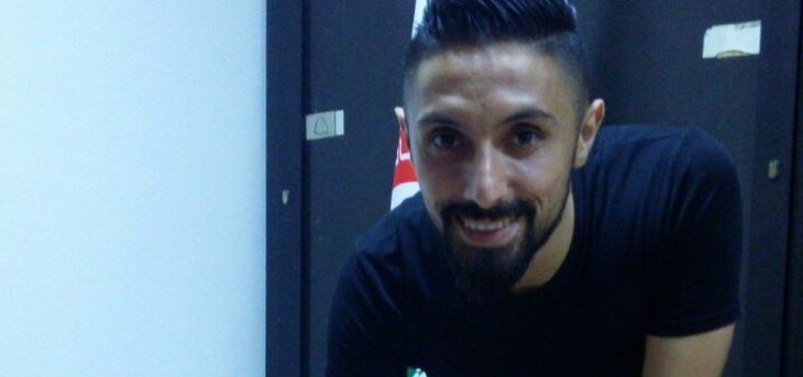 احمد الجمل يوقع على كشوفات الشباب العربي