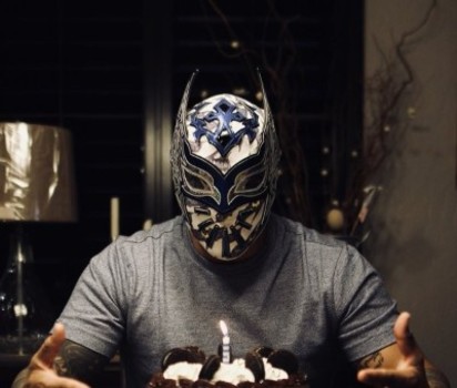 سين كارا يُطالب WWE بفسخ عقده