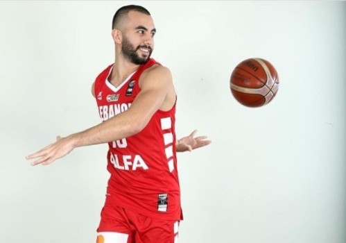 خاص: هل تفتح الأنديّة العربيّة ابوابها للاعب علي منصور؟