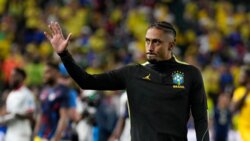 رافينيا قد يغادر معسكر البرازيل في منتصف كأس العالم