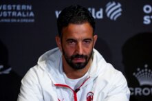 اموريم يتلقى تجاهلاً مفاجئاً من ثلاثي مانشستر يونايتد