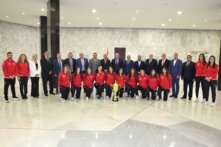 رئيس الجمهورية استقبل وفد اتحاد الكرة الطائرة وهنأه على احراز منتخب السيدات بطولة غرب آسيا